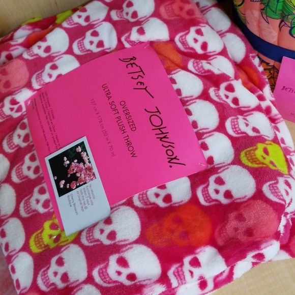Betsey Johnson Accessories - Betsey Johnson skull throw blanket Betsey Johnson Accessories - Betsey Johnson skull throw blanket